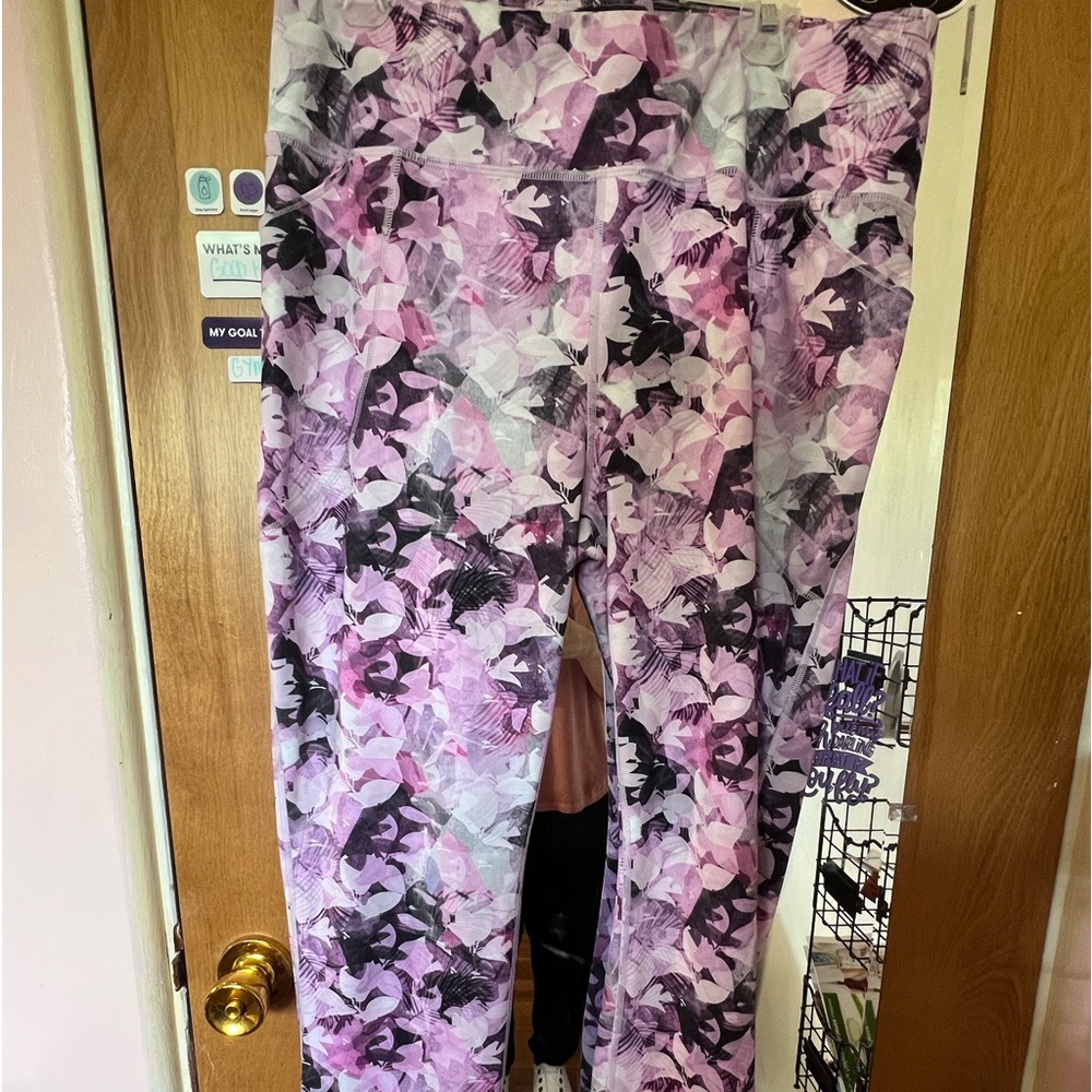 Duluth trading Company, extra large leggings, inseam 31, floral leggings.